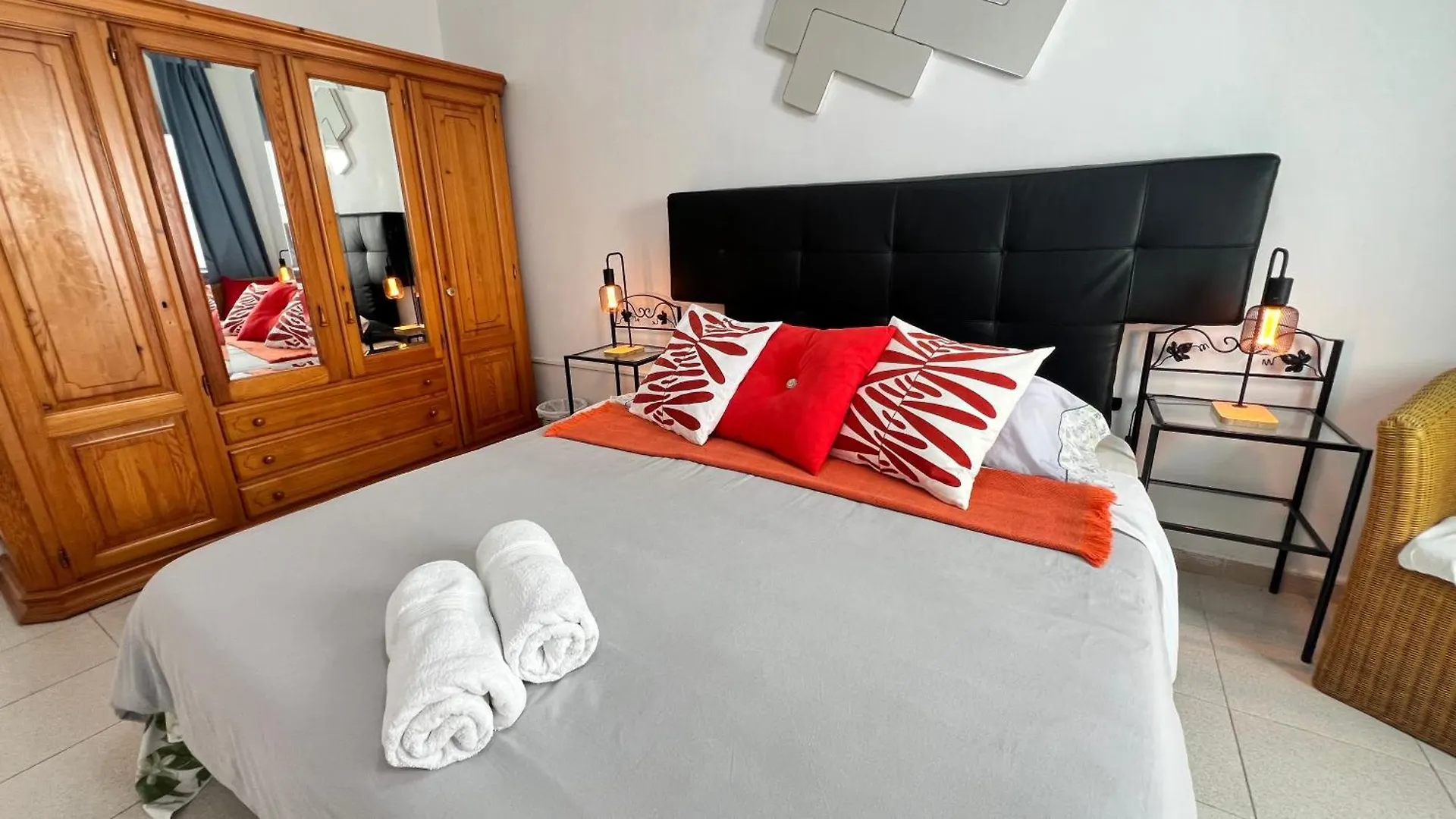 Alcamar Habitacion Privada Con Las Areas De Sala, Cocina Y Bano Que Se Comparten Cerca Al Mar! Alcala  Spain
